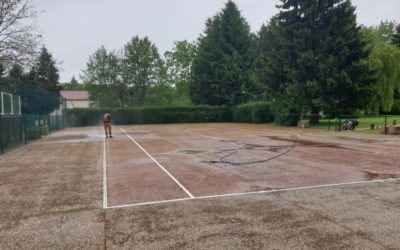 Construction de courts de tennis en béton pour les municipalités et les clubs de sport.