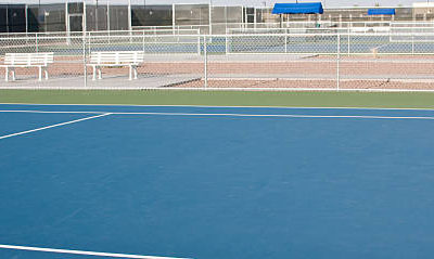 Construction tennis en Béton: Pelouse artificielle ou terre battue pour le tennis