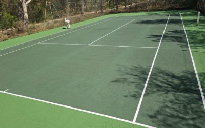 Comment la rénovation d&rsquo;un court de tennis en béton poreux peut-elle améliorer votre jeu?