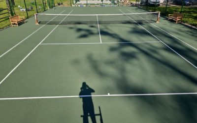 Quelle est l&rsquo;importance de la qualité de l&rsquo;eau pour l&rsquo;entretien d&rsquo;un terrain de tennis rénové ?