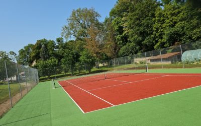 Assurer la Conformité aux Normes Internationales pour les Courts de Tennis  construit par un constructeur court de tennis à Nice