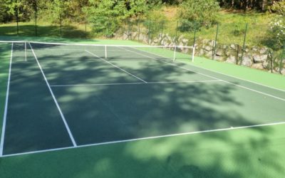 Quelle est l&rsquo;importance de l&rsquo;entretien régulier après la rénovation d&rsquo;un court de tennis en béton poreux?