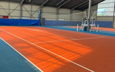 Les Avantages d’un Court de Tennis Couvert par Rapport à un Extérieur pour un Constructeur court de tennis Nice