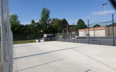 Construction d&rsquo;un Court de Tennis à Toulon dans le Var: L&rsquo;importance des vestiaires et des douches près des courts de tennis pour les écoles de sport à Toulon, Var