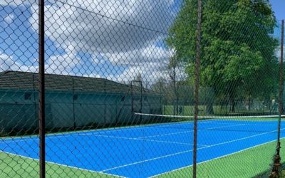 Construction d&rsquo;un Court de Tennis à Toulon dans le Var: L&rsquo;importance de la Proximité des Transports en Commun pour les Cours de Tennis des Écoles de Sport dans le Var