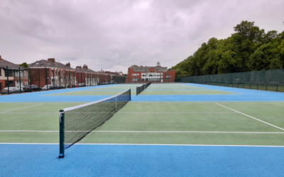 Les avantages des revêtements de sol perméables autour des courts de tennis dans La construction de courts de tennis pour un centre de bien-être à Toulon
