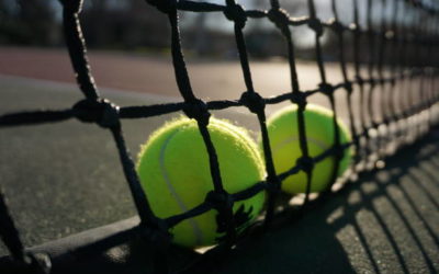 Comment garantissez-vous la drainage efficace d&rsquo;un court de tennis pour éviter les problèmes liés à l&rsquo;humidité ou à l&rsquo;eau stagnante ?