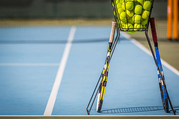 Imaginez une partie de tennis sur un terrain parfait, dans l'emplacement de votre choix. C'est la vision que nous vous proposons de concrétiser avec notre service de construction de terrains de tennis. Que vous ayez besoin d'un court pour un club professionnel, une installation communautaire, ou votre propre jardin privé, notre équipe dévouée est prête à vous fournir un service de qualité inégalée. Chez notre service de construction, nous nous engageons à offrir une conception sur mesure qui répond à vos besoins spécifiques. Grâce à notre expertise acquise au fil des années, nous savons que chaque projet est unique et mérite une attention particulière. C'est pourquoi nous travaillons de manière méthodique pour intégrer toutes les caractéristiques spécifiques dont vous avez besoin dans votre projet. Nous nous efforçons de fournir des terrains de tennis de la plus haute qualité, qui respectent toutes les normes et réglementations internationales. Nos équipes hautement qualifiées ont une excellente compréhension des diverses surfaces de jeu, y compris le gazon, la terre battue, le dur et le synthétique. Nous veillerons à ce que la surface de votre court de tennis soit adaptée à votre style de jeu, à votre environnement et, bien sûr, à votre budget. Nos spécialistes s'occupent de tout, de la planification à la réalisation, en passant par la mise en œuvre des travaux de construction et l'installation d'éclairages, de clôtures et d'autres équipements. Nous prenons également en charge l'entretien de votre terrain, pour vous assurer une durabilité et une performance optimales. Faites de votre rêve une réalité avec notre service de construction de terrains de tennis. Où que vous soyez, quelles que soient vos exigences, nous sommes prêts à vous offrir une solution qui répondra à vos attentes. Contactez-nous dès aujourd'hui pour discuter de votre projet et commencer votre parcours vers la création du terrain de tennis parfait.