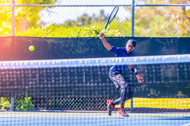 Imaginez une partie de tennis sur un terrain parfait, dans l'emplacement de votre choix. C'est la vision que nous vous proposons de concrétiser avec notre service de construction de terrains de tennis. Que vous ayez besoin d'un court pour un club professionnel, une installation communautaire, ou votre propre jardin privé, notre équipe dévouée est prête à vous fournir un service de qualité inégalée. Chez notre service de construction, nous nous engageons à offrir une conception sur mesure qui répond à vos besoins spécifiques. Grâce à notre expertise acquise au fil des années, nous savons que chaque projet est unique et mérite une attention particulière. C'est pourquoi nous travaillons de manière méthodique pour intégrer toutes les caractéristiques spécifiques dont vous avez besoin dans votre projet. Nous nous efforçons de fournir des terrains de tennis de la plus haute qualité, qui respectent toutes les normes et réglementations internationales. Nos équipes hautement qualifiées ont une excellente compréhension des diverses surfaces de jeu, y compris le gazon, la terre battue, le dur et le synthétique. Nous veillerons à ce que la surface de votre court de tennis soit adaptée à votre style de jeu, à votre environnement et, bien sûr, à votre budget. Nos spécialistes s'occupent de tout, de la planification à la réalisation, en passant par la mise en œuvre des travaux de construction et l'installation d'éclairages, de clôtures et d'autres équipements. Nous prenons également en charge l'entretien de votre terrain, pour vous assurer une durabilité et une performance optimales. Faites de votre rêve une réalité avec notre service de construction de terrains de tennis. Où que vous soyez, quelles que soient vos exigences, nous sommes prêts à vous offrir une solution qui répondra à vos attentes. Contactez-nous dès aujourd'hui pour discuter de votre projet et commencer votre parcours vers la création du terrain de tennis parfait.