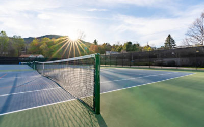 Comment déterminez-vous le coût estimé d&rsquo;une rénovation de court de tennis en béton poreux à Mougins?