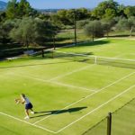 Service Tennis, en tant que constructeur de courts de tennis à Nice de renom, se distingue par sa capacité à personnaliser chaque projet