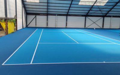 Comment Service Tennis assure-t-il une communication efficace avec les clients pendant la construction de courts de tennis à Mougins ?