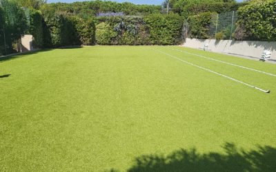 Pourquoi Service Tennis est-il considéré comme un pionnier dans les techniques innovantes de construction de courts de tennis à Mougins ?