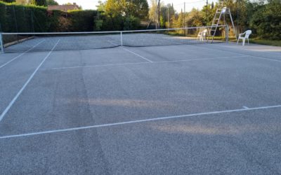 Pourquoi les courts de tennis construits par Service Tennis à Mougins sont-ils plébiscités par les professionnels ?