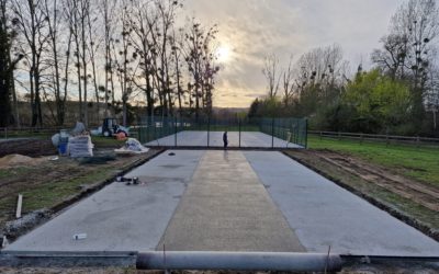 Pourquoi Service Tennis est-il reconnu pour l’excellence de ses finitions dans la construction de courts de tennis à Mougins ?