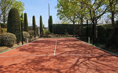 Pourquoi choisir Service Tennis pour une personnalisation totale de votre court de tennis à Mougins ?
