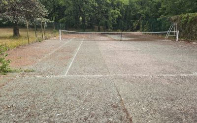 Pourquoi est-il recommandé de choisir des constructeurs ayant travaillé sur des projets similaires à Cannes ?