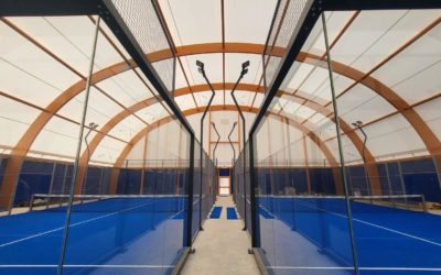 Pourquoi les courts de tennis de Service Tennis à Cannes sont-ils reconnus pour leur performance et durabilité ?