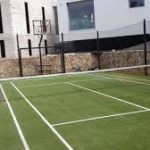 Dans la construction de courts de tennis, Service Tennis aux Alpes Maritime, se distingue par son adaptation aux conditions climatiques