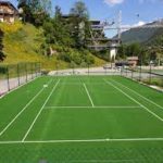 la construction d'un terrain de tennis en résine synthétique à Nice représente un investissement significatif.