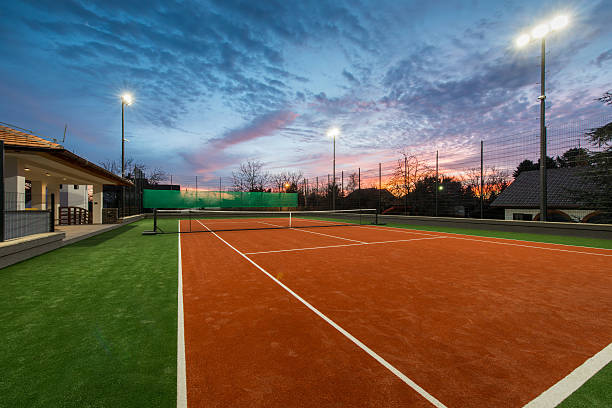 Le choix des matériaux lors de la construction d'un terrain de tennis à Cannes revêt une importance cruciale.