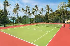 Comment les problèmes de drainage sont-ils gérés à Cannes pour les courts de tennis ?