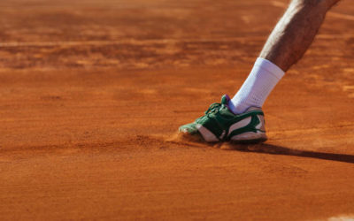 Comment Service Tennis adapte-t-il les designs de courts de tennis en terre battue aux besoins spécifiques des clients à Nice ?