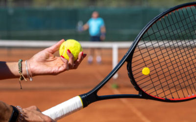 Comment Service Tennis prévoit-il la maintenance à long terme pour les courts de tennis en terre battue à Nice ?