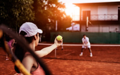 Comment les équipes de Service Tennis restent-elles à jour avec les dernières tendances dans la construction de courts de tennis en terre battue à Nice ?