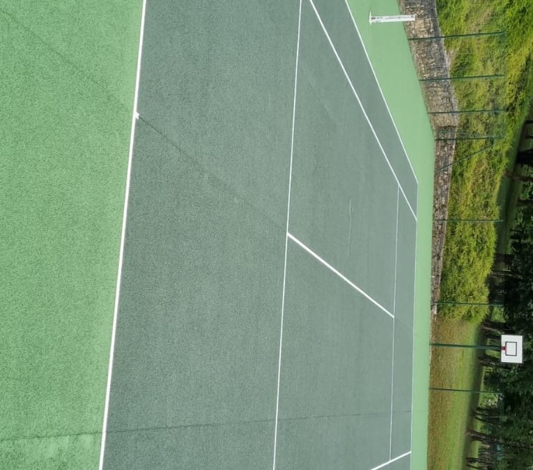 la localisation à Nice est idéale pour la construction de terrains de tennis grâce à son climat méditerranéen, son attractivité touristique