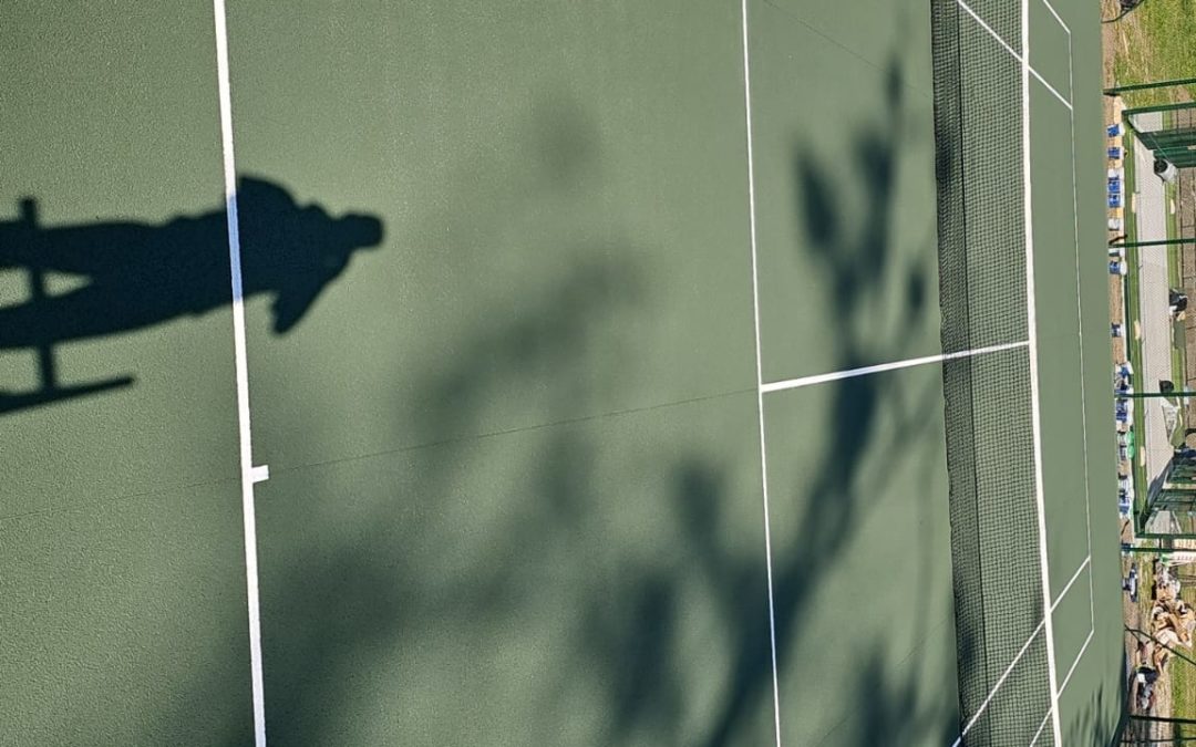 La construction terrain de tennis à Nice par Service Tennis joue un rôle vital dans le développement des talents locaux.