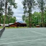 La construction de courts de tennis à Mougins ne se limite pas à la seule création d'espaces de jeu impeccables.