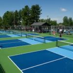 La construction de courts de tennis à Mougins est devenue une activité cruciale pour répondre aux besoins croissants des amateurs