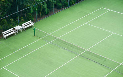 Peut-on faire l’entretien d’un terrain de tennis en gazon synthétique à Nice soi-même ?