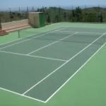 a construction de courts de tennis offre une opportunité exceptionnelle aux entreprises. Celle de promouvoir le bien-être de leurs employés tout en renforçant leur culture d'entreprise. Service Tennis, en tant que leader dans ce domaine, est le partenaire idéal pour concrétiser ce projet. En investissant dans des installations de tennis de haute qualité, les entreprises peuvent récolter les bénéfices de l'amélioration de la santé. De la cohésion d'équipe et de la satisfaction au travail de leurs employés. La ville de Nice offre un cadre idéal pour cette initiative, où le sport et le bien-être se rencontrent harmonieusement.