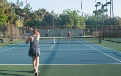 Pourquoi les mesures de durabilité sont-elles importantes pour Service Tennis dans ses projets à Mougins ?