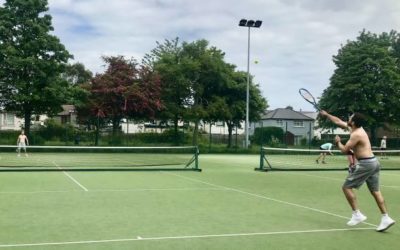 Comment Service Tennis gère-t-il l’acoustique des courts de tennis couverts à Mougins ?