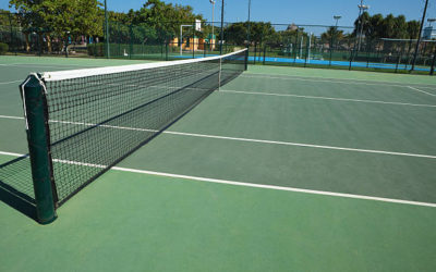 Comment la société Service Tennis intègre-t-elle la durabilité dans ses projets de construction de courts de tennis à Cannes ?