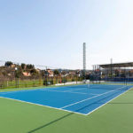 La construction de courts de tennis en résine synthétique à Nice offre L'accessibilité pour les joueurs handicapés dans le sport.