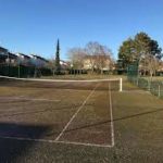 Service Tennis, reconnu pour son expertise en rénovation de courts de tennis à Mougins, joue un rôle des communautés locales.