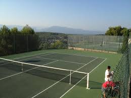 Pourquoi Service Tennis est souvent choisi pour des projets de rénovation de courts de tennis à Mougins ?