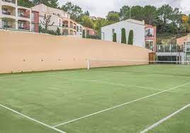 Garantir la Sécurité lors de la Construction de Courts de Tennis à Mougins : L’Engagement de Service Tennis