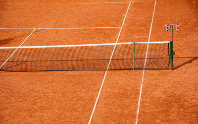 Pourquoi les courts de tennis en terre battue à Nice sont-ils idéaux pour les joueurs de tous niveaux ?