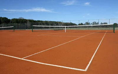 Comment choisir les bons matériaux pour la construction d&rsquo;un court de tennis en terre battue à Nice