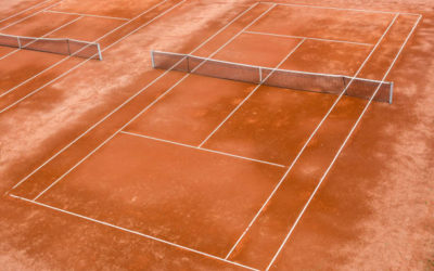 Pourquoi la terre battue est-elle une surface de choix pour les tournois de tennis à Nice?