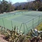 Service Tennis est incontestablement l'un des meilleurs dans le domaine de la rénovation de courts de tennis à Mougins.