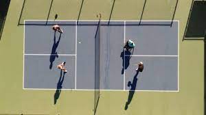 Pourquoi les Experts de Service Tennis à Cannes Sont-Ils Recommandés pour la Construction de Courts de Tennis ?