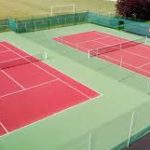 La construction de courts de tennis en résine synthétique à Nice est un pas en avant significatif pour encourager l'activité physique .