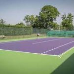 La construction de courts de tennis en résine synthétique à Nice représente un investissement durable et offre une longévité remarquable