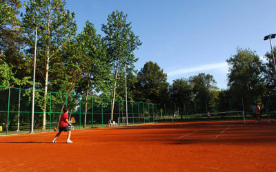 Pourquoi Service Tennis est-il le choix préféré pour la construction de courts de tennis à Mougins pour les tournois internationaux ?